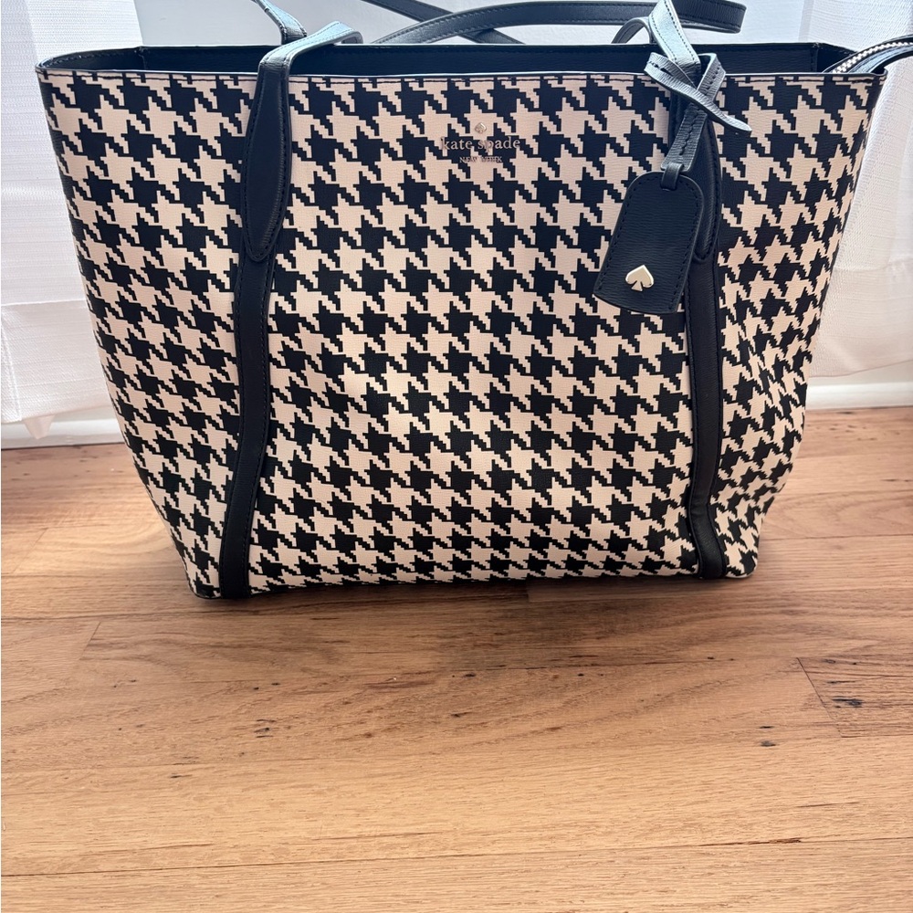 Kate Spade Large Cara Tote in houndstooth print & black wallet - Picture 2 of 10